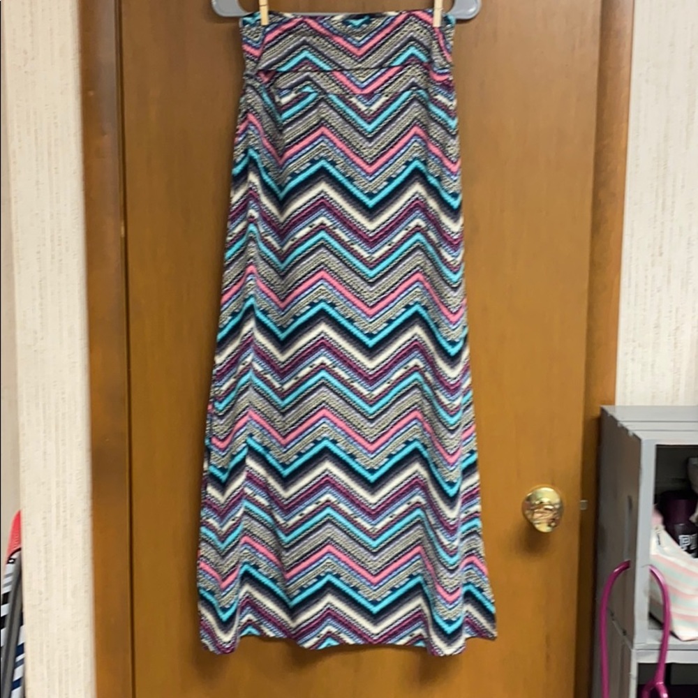 🌸EUC Multi colored maxi skirt